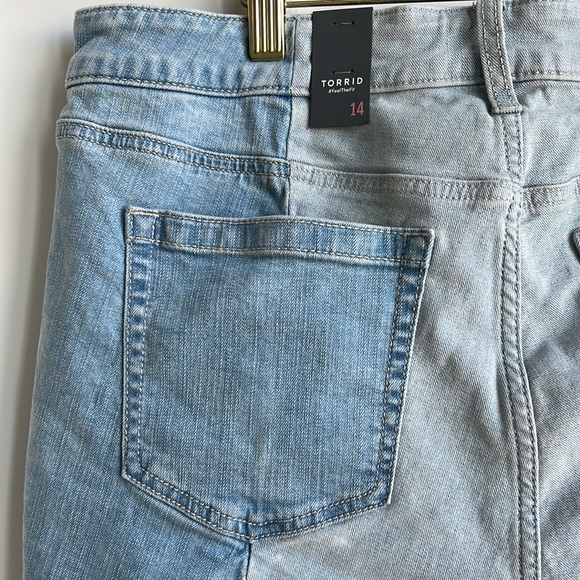 TORRID Contrast Panel Mid Rise Shortie Short - Vintage Stretch - Picture 9 of 16